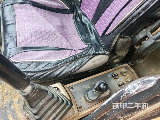 座椅左側控制臺/音響/含左手柄(駕駛室部分) 座椅左側控制臺/音響/含左手柄(駕駛室部分)