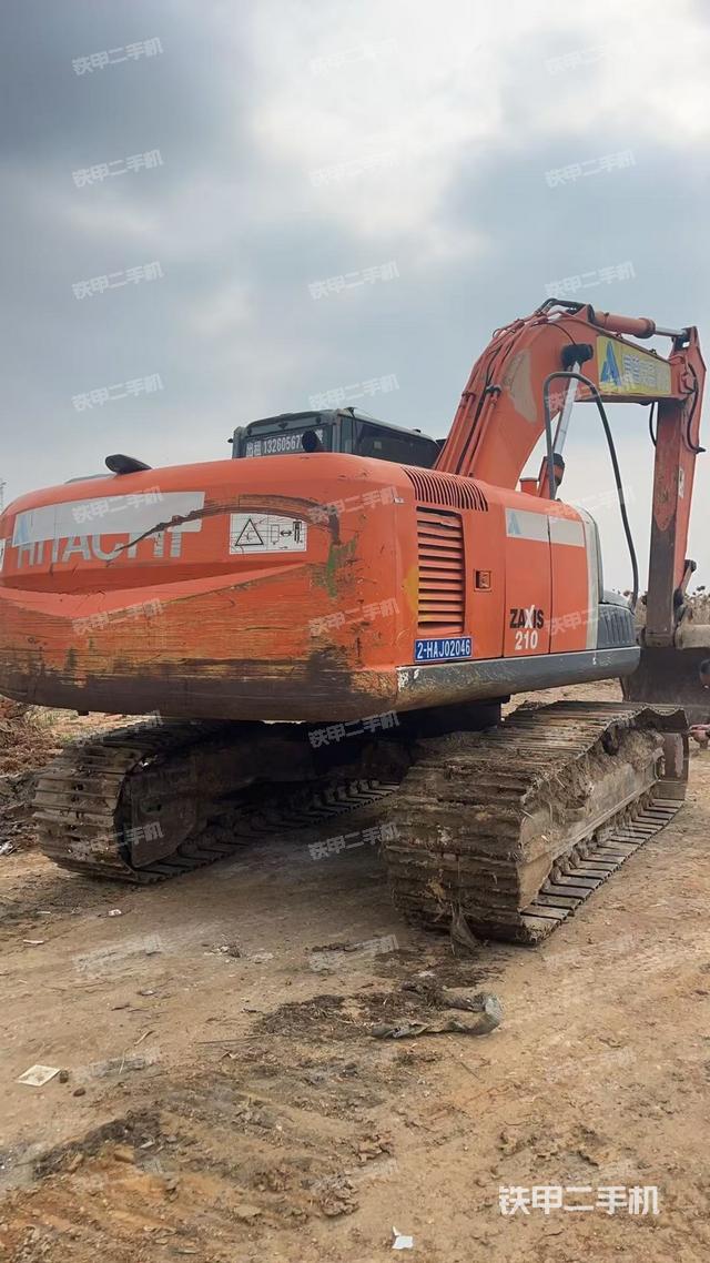 日立ZX200-3國產(chǎn)挖掘機(jī)