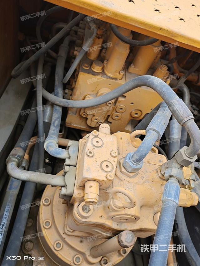 回轉(zhuǎn)馬達(dá)和主控閥（整機(jī)外觀）