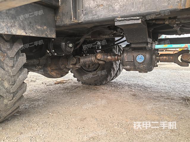 單側(cè)履帶整體(整機(jī)外觀) 單側(cè)履帶整體(整機(jī)外觀)