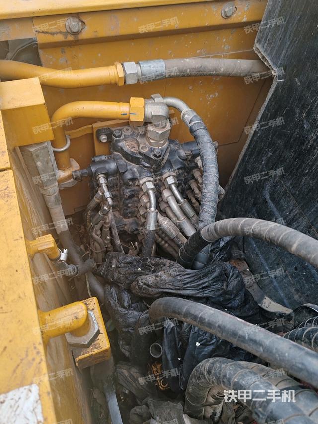 回轉(zhuǎn)馬達和主控閥（整機外觀）