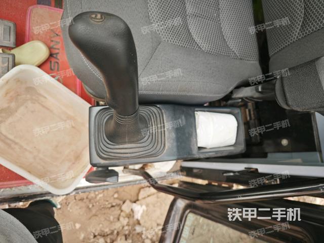 座椅左側(cè)控制臺(tái)/音響/含左手柄(駕駛室部分) 座椅左側(cè)控制臺(tái)/音響/含左手柄(駕駛室部分)