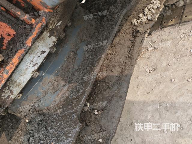 轉(zhuǎn)盤和下車架正前（工作和回轉(zhuǎn)裝置）