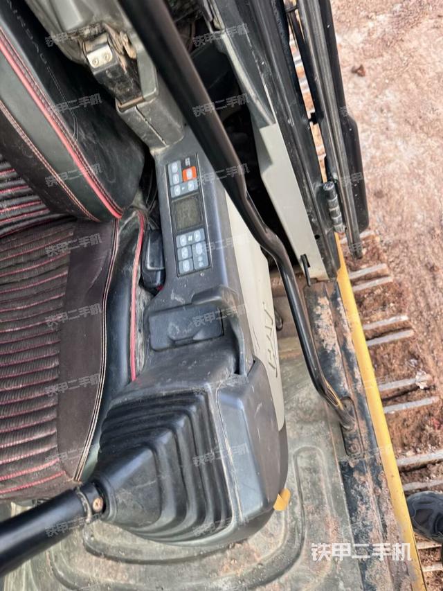 座椅左側(cè)控制臺(tái)/音響/含左手柄(駕駛室部分) 座椅左側(cè)控制臺(tái)/音響/含左手柄(駕駛室部分)