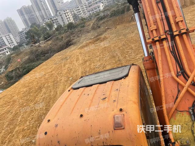 駕駛室頂部(整機外觀) 駕駛室頂部(整機外觀)