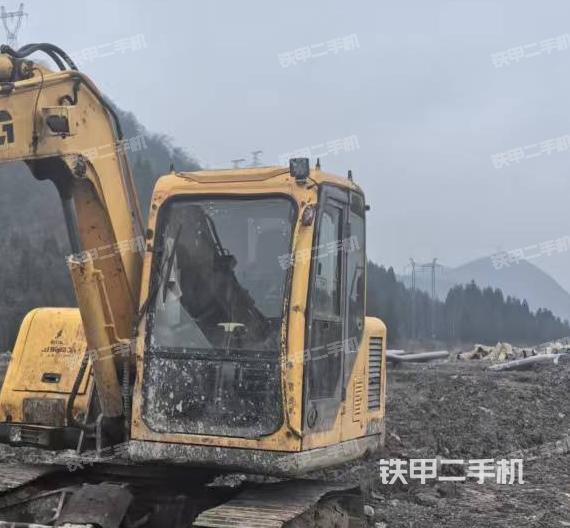 驾驶室顶部（整机外观）