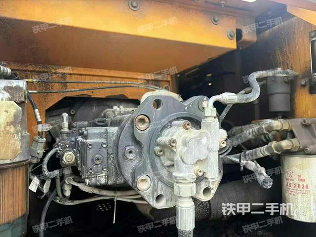 液壓泵艙室正面整體(整機(jī)外觀) 液壓泵艙室正面整體(整機(jī)外觀)
