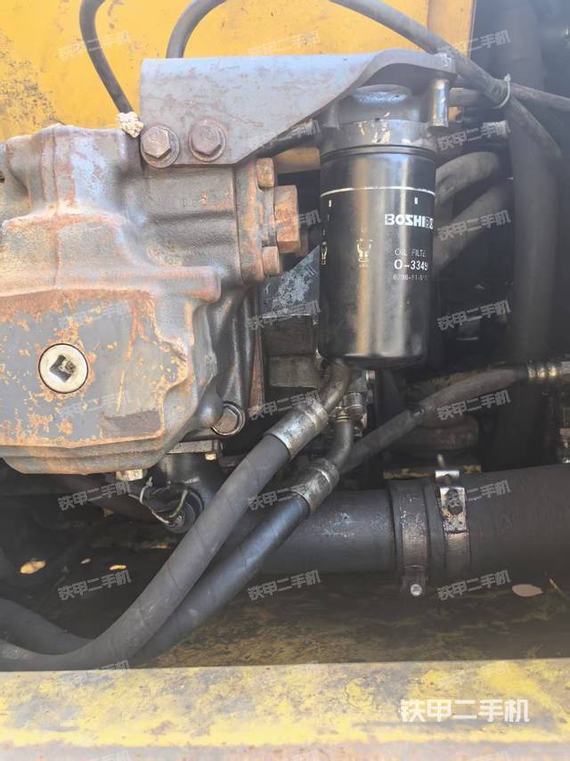 液壓泵艙室正面整體(整機外觀) 液壓泵艙室正面整體(整機外觀)