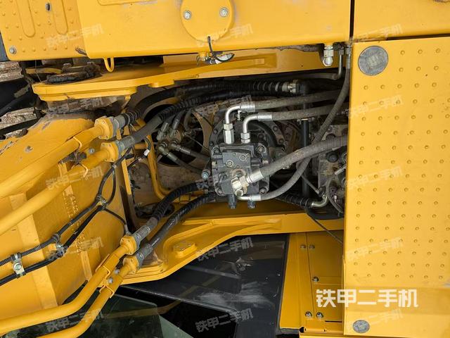 回转马达和主控阀（整机外观）