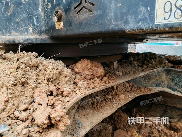 轉(zhuǎn)盤和下車架正前（工作和回轉(zhuǎn)裝置）