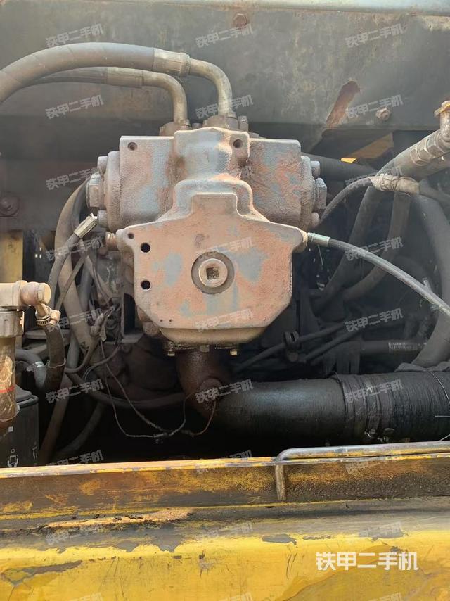 液壓泵艙室正面整體（整機(jī)外觀）