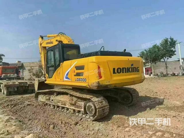 駕駛室頂部（整機外觀）