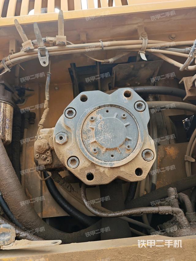 液壓泵艙室正面整體（整機(jī)外觀）