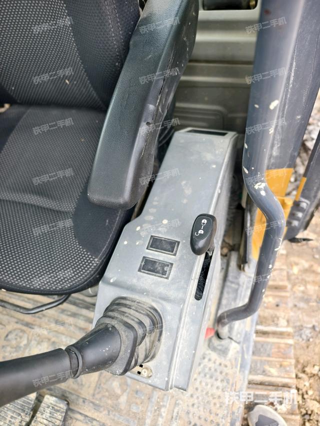 座椅左側(cè)控制臺(tái)/音響/含左手柄（駕駛室部分）