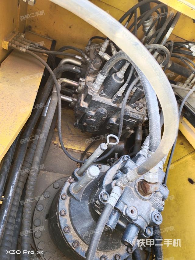 回轉(zhuǎn)馬達和主控閥（整機外觀）