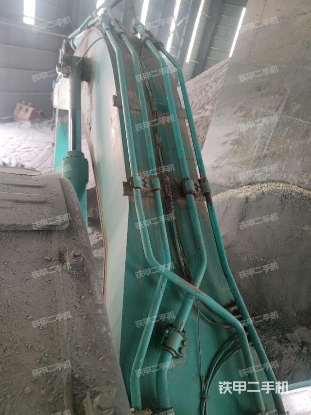 大臂背部俯視(工作和回轉(zhuǎn)裝置) 大臂背部俯視(工作和回轉(zhuǎn)裝置)