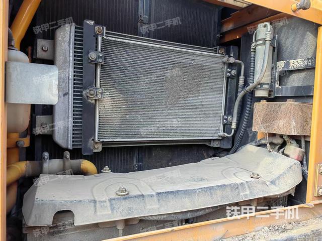 散熱器正面(大件艙室) 散熱器正面(大件艙室)