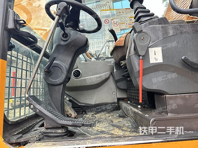 驾驶室整体（整机外观）