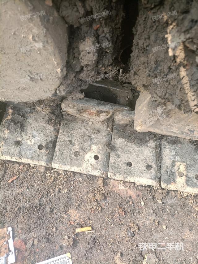 左驅(qū)動(dòng)輪（行走機(jī)構(gòu)）