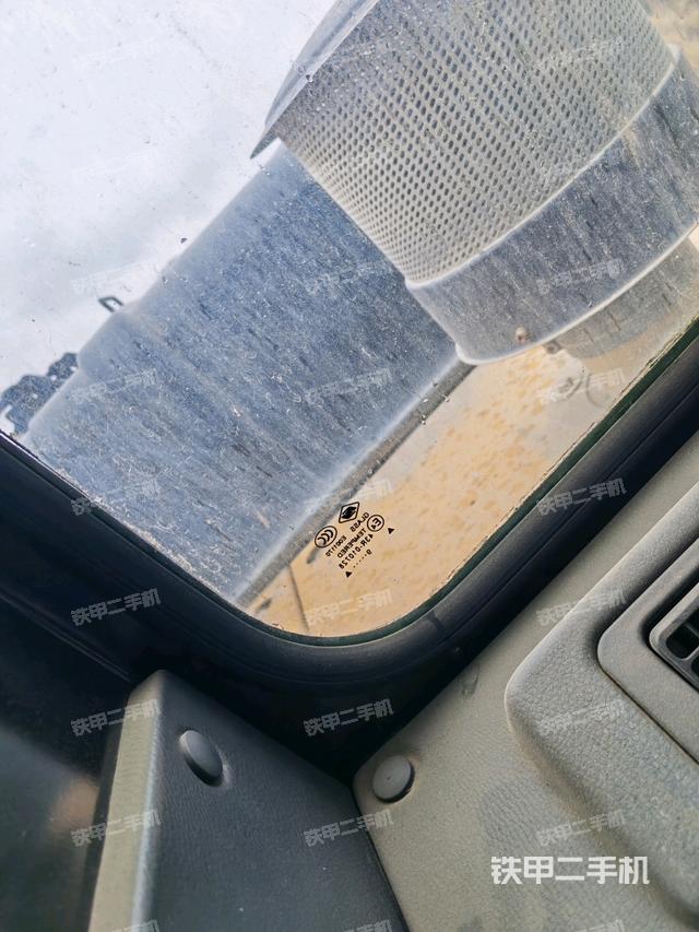駕駛室左后45度(駕駛室部分) 駕駛室左后45度(駕駛室部分)