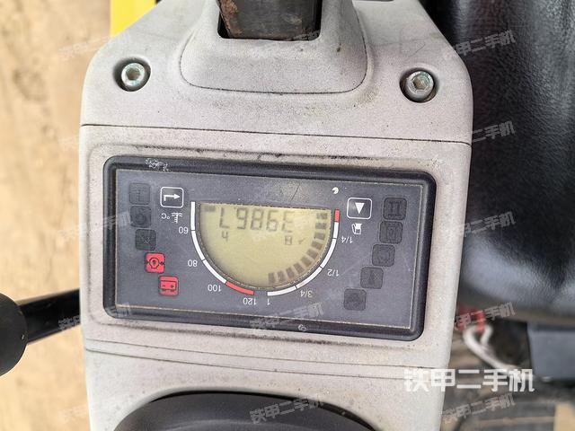 回轉(zhuǎn)馬達(dá)和主控閥（整機(jī)外觀）