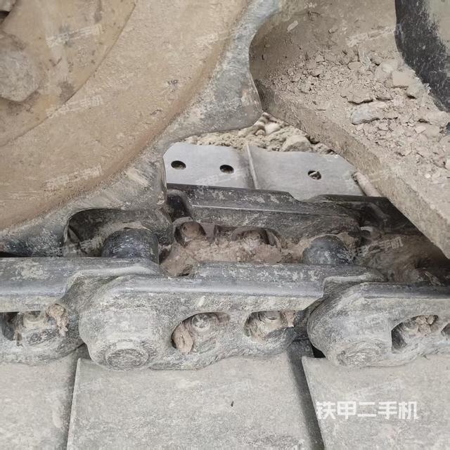 單側(cè)履帶整體(整機外觀) 單側(cè)履帶整體(整機外觀)