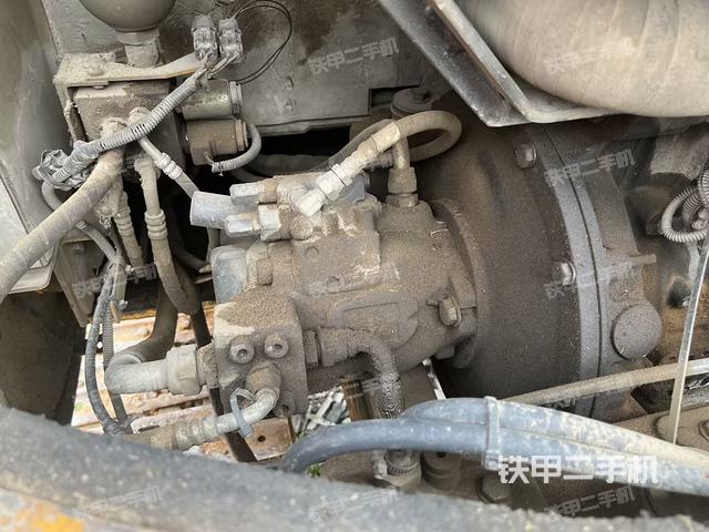 液壓泵艙室正面整體（整機(jī)外觀）