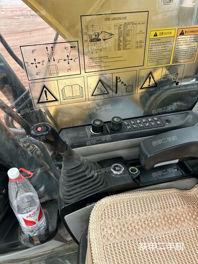 座椅左側(cè)控制臺/音響/含左手柄（駕駛室部分）