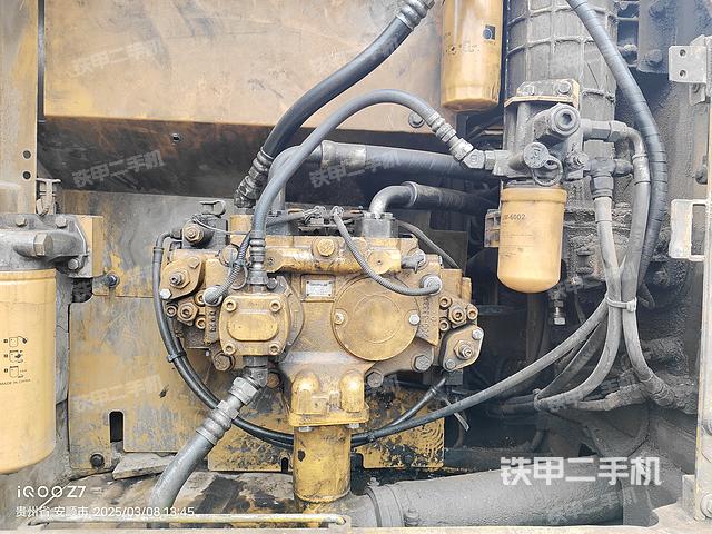 液壓泵艙室正面整體(整機外觀) 液壓泵艙室正面整體(整機外觀)