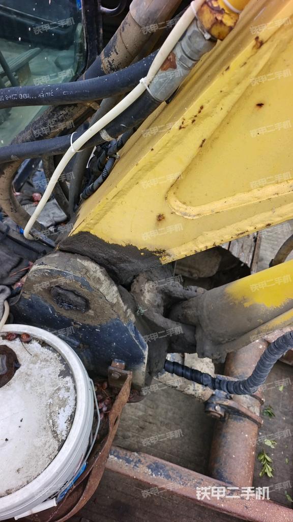 大臂根部?斜（工作和回轉(zhuǎn)裝置）