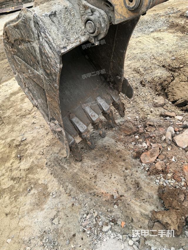 鏟斗右后整體（工作和回轉(zhuǎn)裝置）