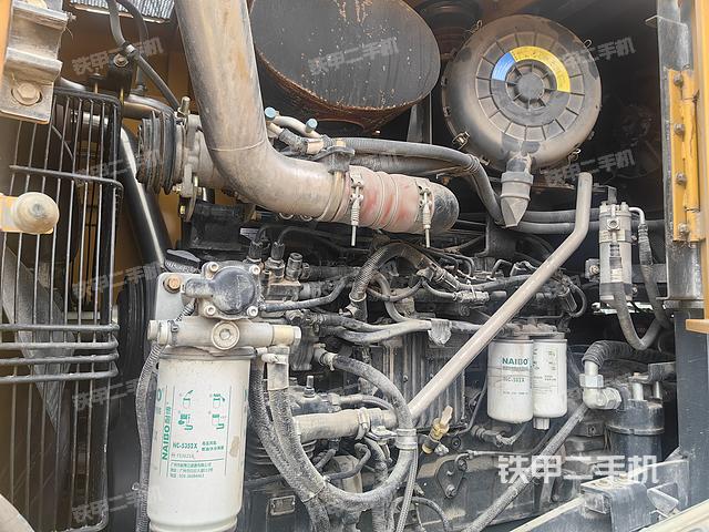 發(fā)動(dòng)機(jī)右側(cè)（整機(jī)外觀及大件）