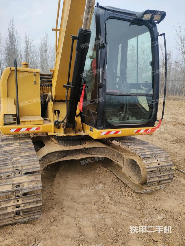 轉(zhuǎn)盤和下車架正前（工作和回轉(zhuǎn)裝置）