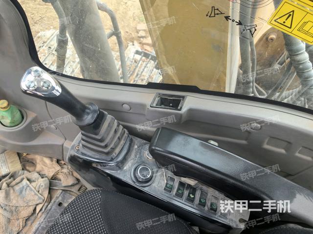 座椅右側(cè)控制臺(tái)/鑰匙門(mén)/油門(mén)/含右手柄（駕駛室部分）