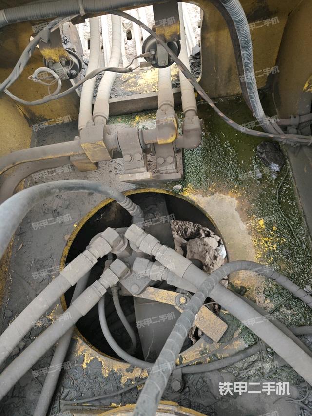 中央回轉(zhuǎn)接頭特寫（上車部件）