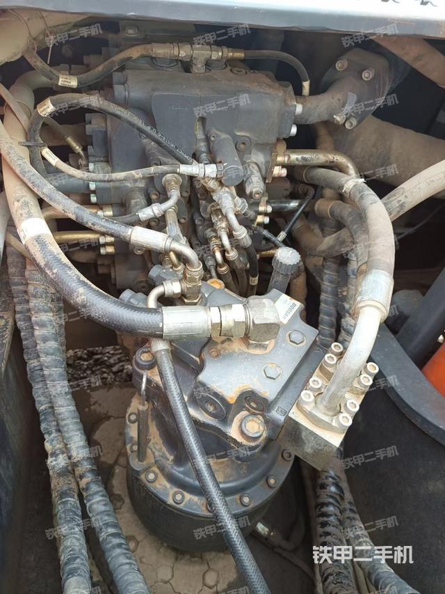 回轉(zhuǎn)馬達和主控閥（整機外觀）