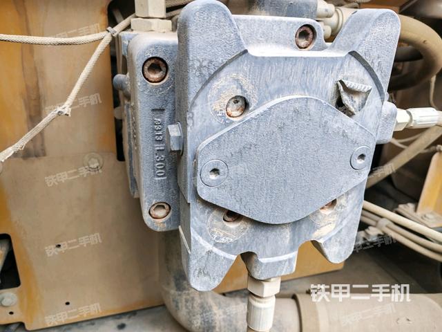 液壓泵斜45?左(大件艙室) 液壓泵斜45?左(大件艙室)