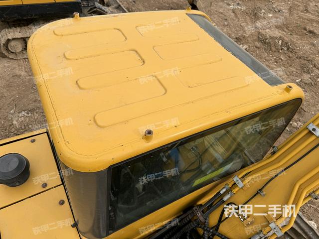 駕駛室頂部（整機外觀）