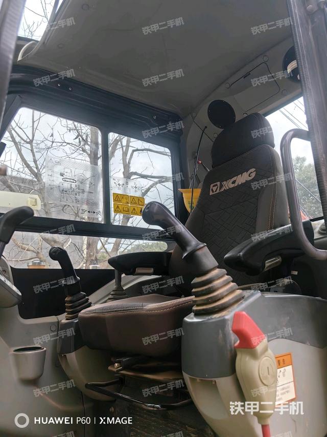 駕駛室整體(整機(jī)外觀) 駕駛室整體(整機(jī)外觀)