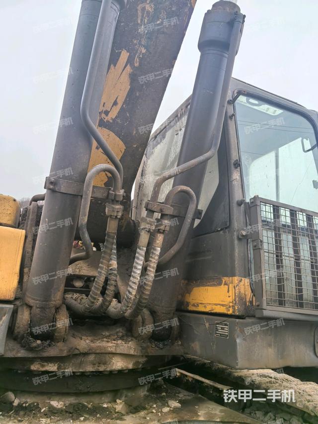 大臂油缸整體?豎拍（工作和回轉(zhuǎn)裝置）