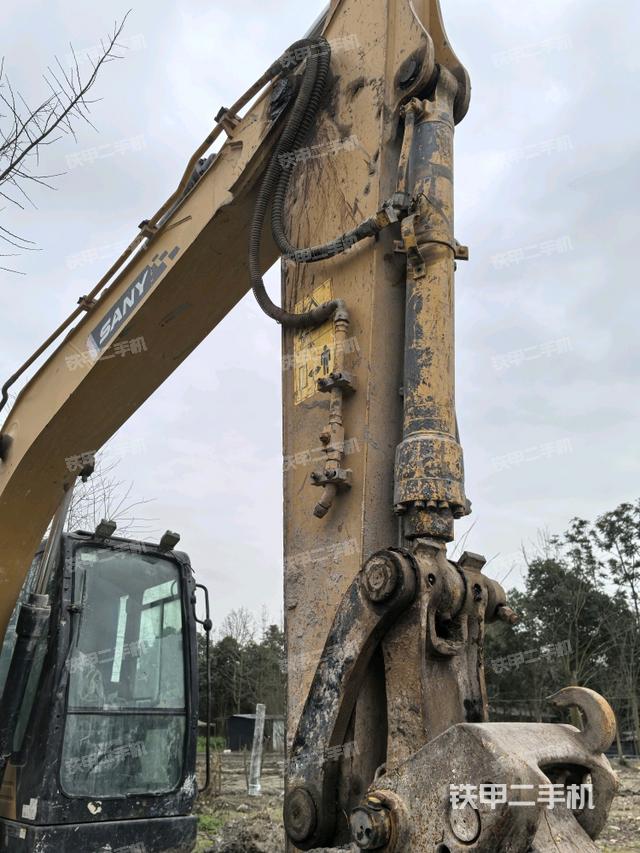 大臂油缸整體?豎拍（工作和回轉(zhuǎn)裝置）