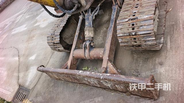 轉(zhuǎn)盤和下車架正前（工作和回轉(zhuǎn)裝置）