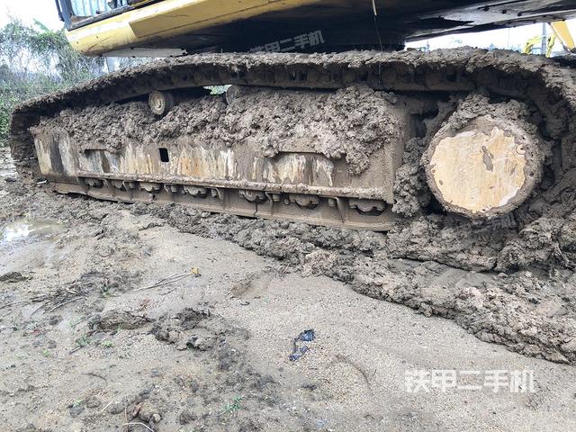 單側(cè)履帶整體(整機外觀) 單側(cè)履帶整體(整機外觀)