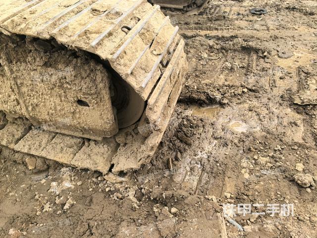 左驅(qū)動輪（行走機構(gòu)）