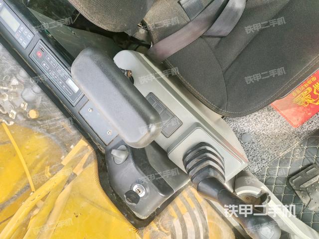 座椅右側(cè)控制臺/鑰匙門/油門/含右手柄（駕駛室部分）