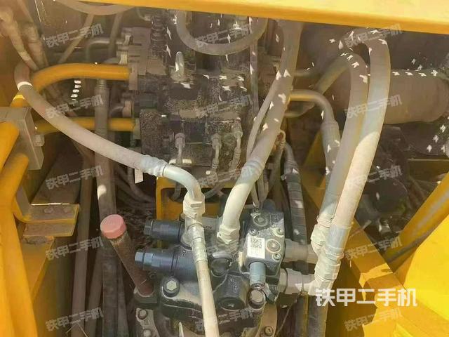 回轉馬達和主控閥（整機外觀）