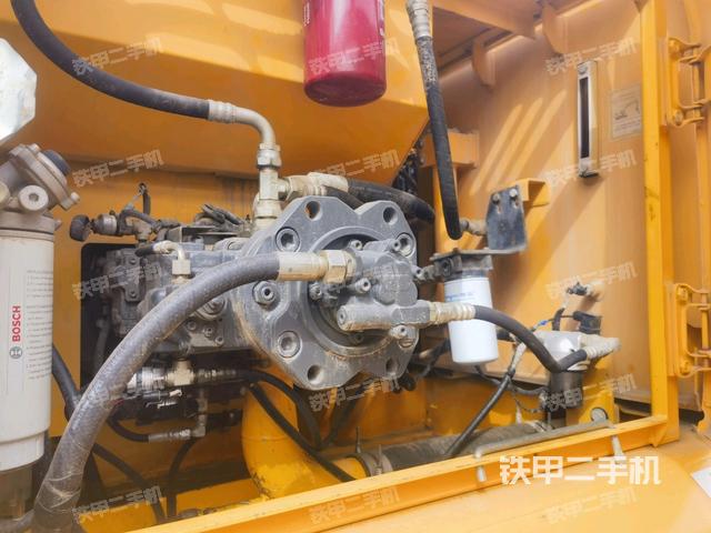 液壓泵艙室正面整體（整機(jī)外觀）