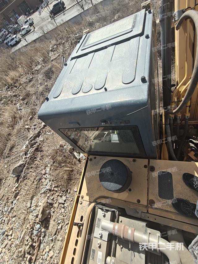 駕駛室頂部（整機外觀）