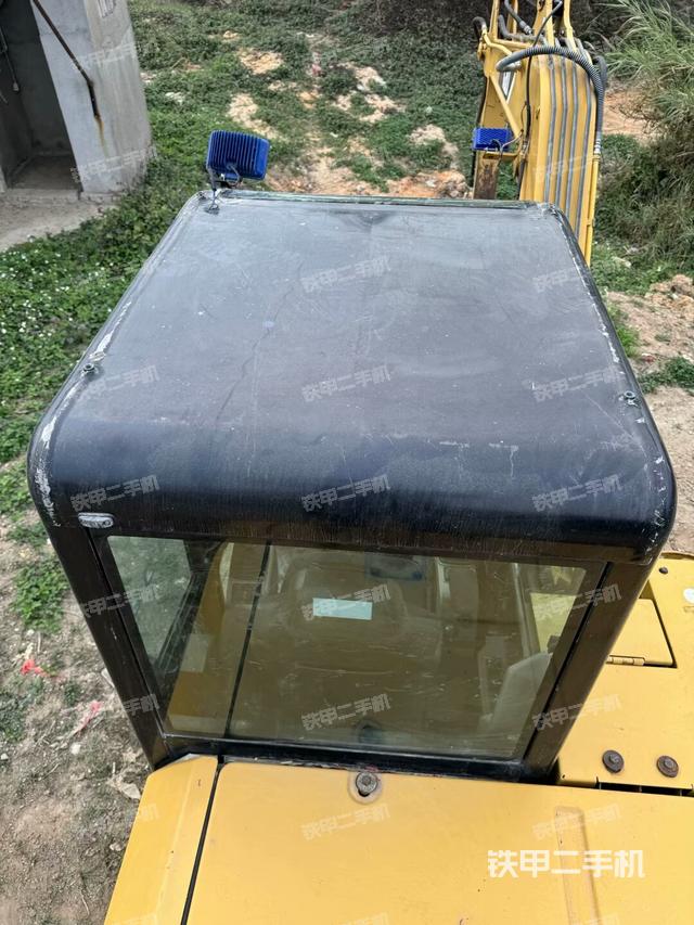 驾驶室顶部（整机外观）