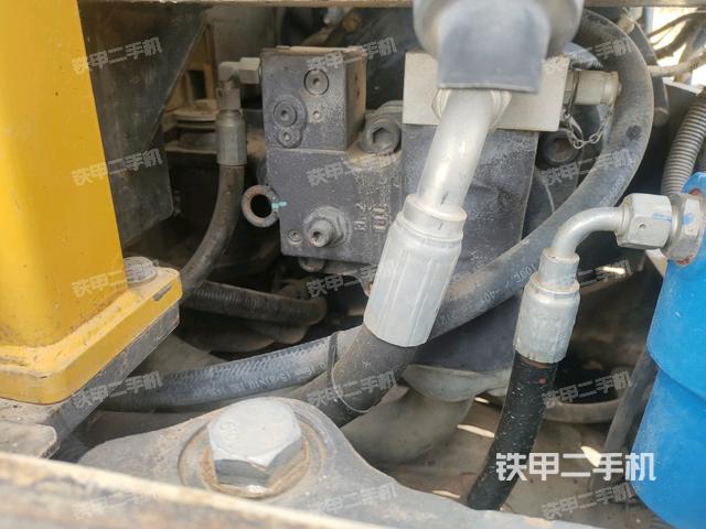 液壓泵艙室正面整體(整機(jī)外觀) 液壓泵艙室正面整體(整機(jī)外觀)